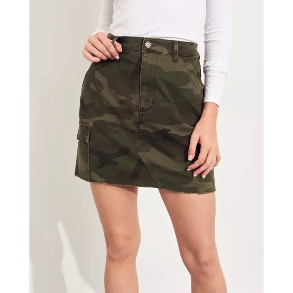NWOT Girls Hollister Ultra High-Rise Utility Skirt